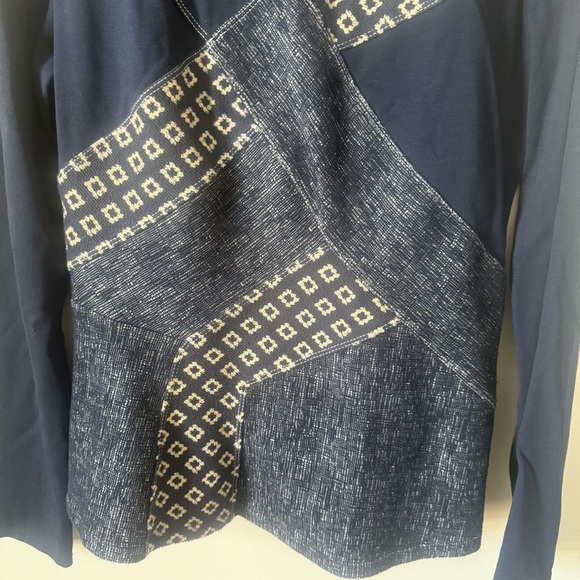 New BCBGMaxAzria Bohemian Indie Long Sleeve Women’s Navy Blue Shirt - Picture 3 of 7